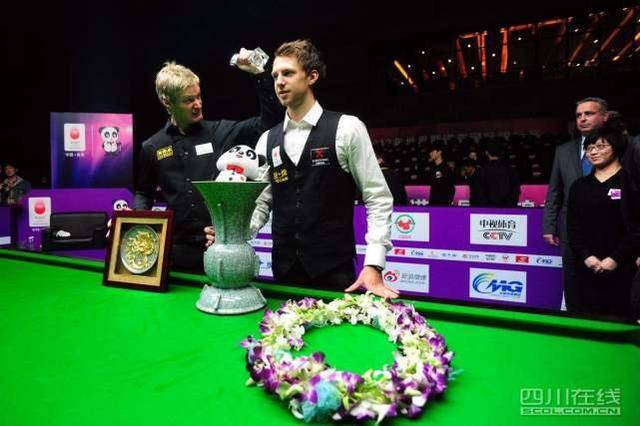 蓝军中场的 蓝军中场的